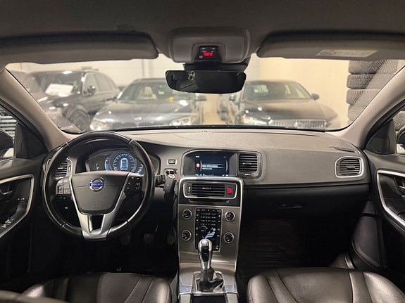 Volvo V60 11 of 30
