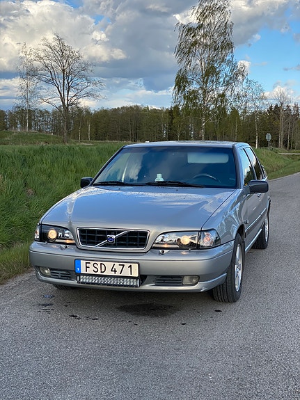 Volvo S70 2 of 10