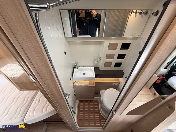 Rapido Van 640 Scandinavia exklusive 160hk-Automat-Skyroof-Lithium 16 of 19