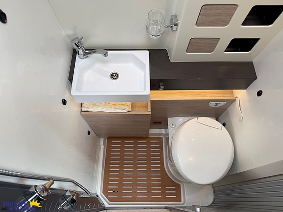 Rapido Van 640 Scandinavia exklusive 160hk-Automat-Skyroof-Lithium 15 of 19
