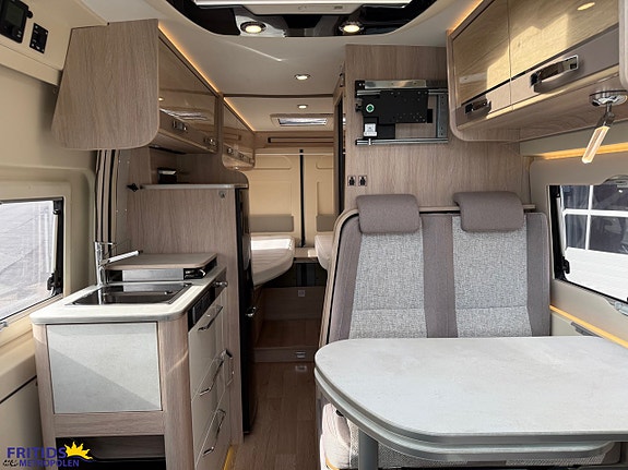 Rapido Van 640 Scandinavia exklusive 160hk-Automat-Skyroof-Lithium 8 of 19