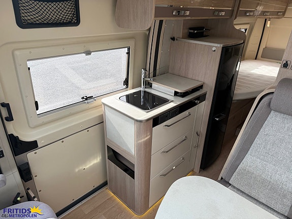 Rapido Van 640 Scandinavia exklusive 160hk-Automat-Skyroof-Lithium 10 of 19