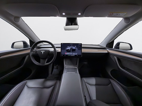 Tesla Model Y 12 of 19