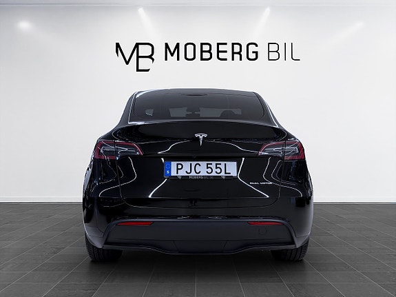 Tesla Model Y 7 of 19