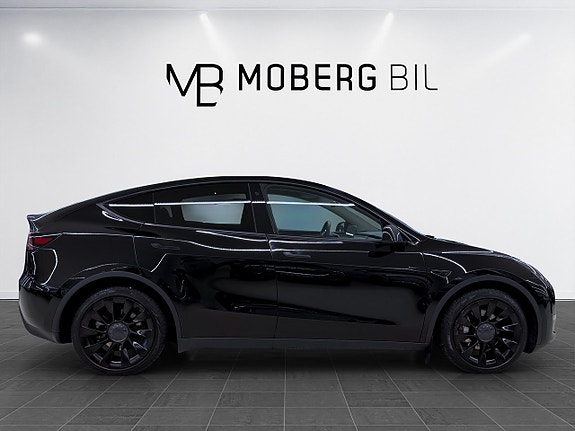 Tesla Model Y 5 of 19