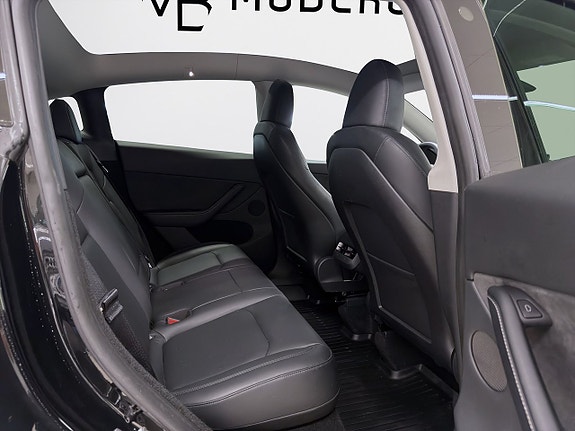 Tesla Model Y 11 of 19