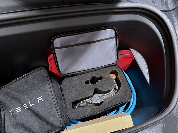 Tesla Model Y 10 of 19