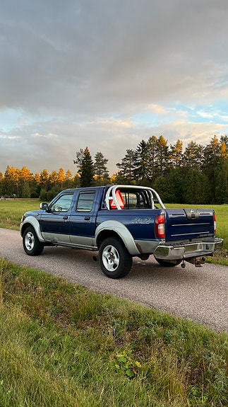 Nissan King Cab 2 of 9