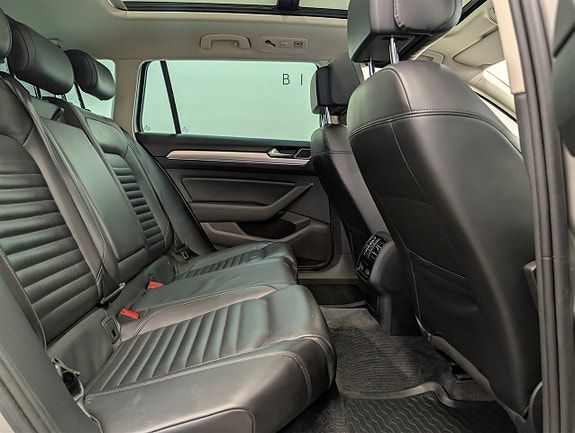 Volkswagen Passat Alltrack 14 of 30