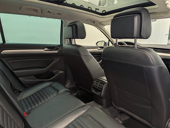 Volkswagen Passat Alltrack 15 of 30