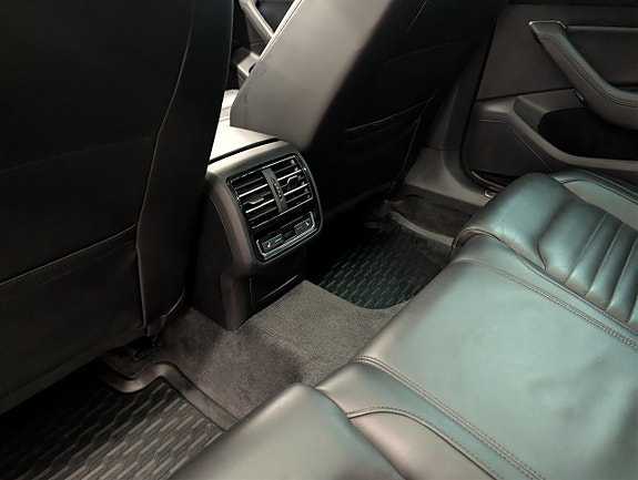 Volkswagen Passat Alltrack 17 of 30