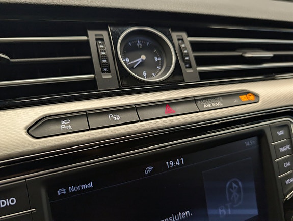 Volkswagen Passat Alltrack 25 of 30