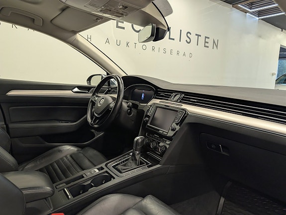 Volkswagen Passat Alltrack 13 of 30