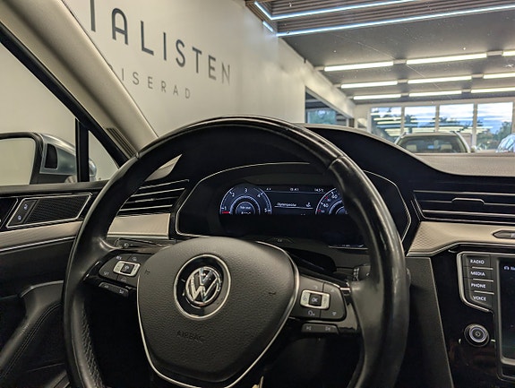 Volkswagen Passat Alltrack 23 of 30