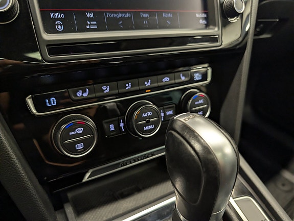 Volkswagen Passat Alltrack 26 of 30