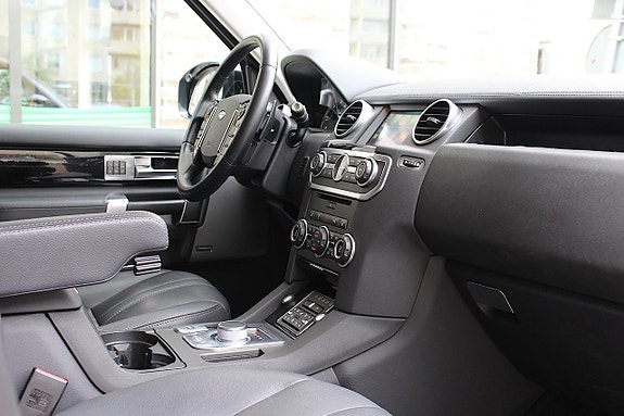 Land Rover Discovery 4 26 of 30
