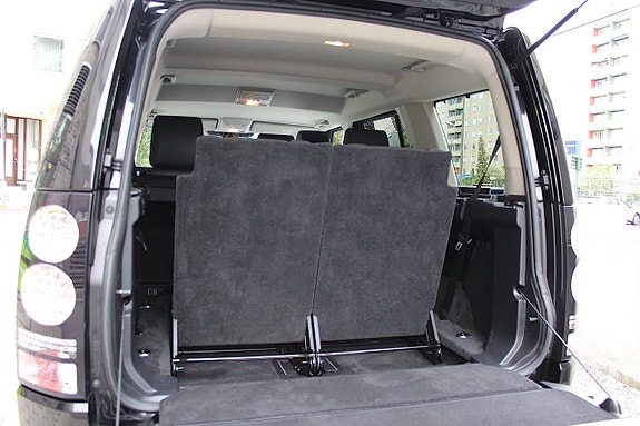 Land Rover Discovery 4 18 of 30