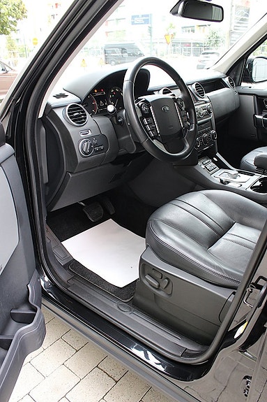 Land Rover Discovery 4 30 of 30