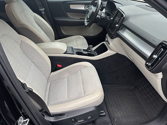 Volvo XC40 9 of 17