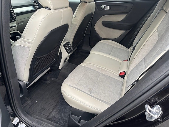 Volvo XC40 15 of 17