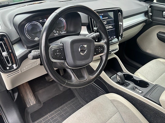 Volvo XC40 16 of 17