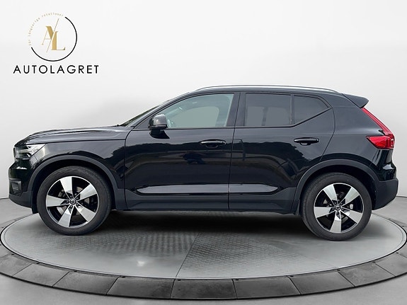Volvo XC40 2 of 17