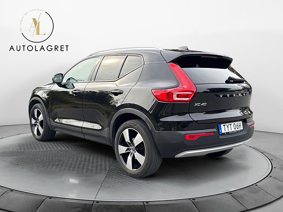Volvo XC40 3 of 17