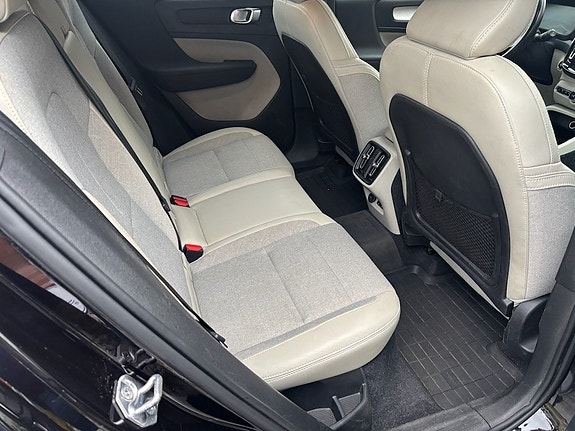Volvo XC40 11 of 17