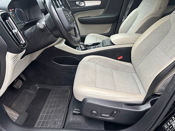 Volvo XC40 14 of 17