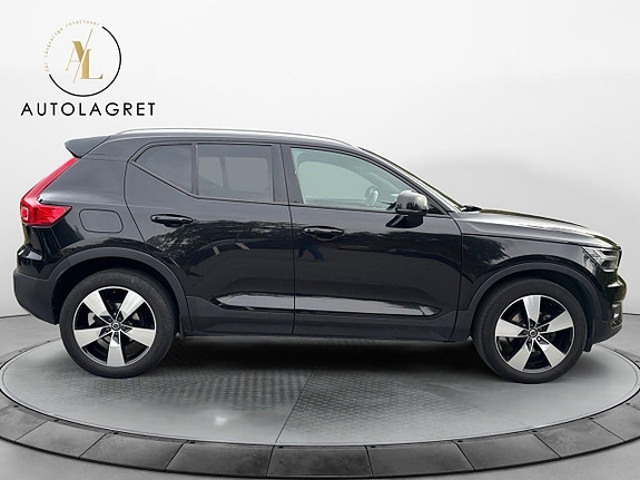 Volvo XC40 6 of 17