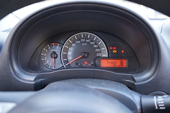 Nissan Micra 4 of 6