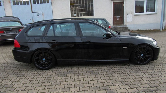 BMW 335i 2 of 10