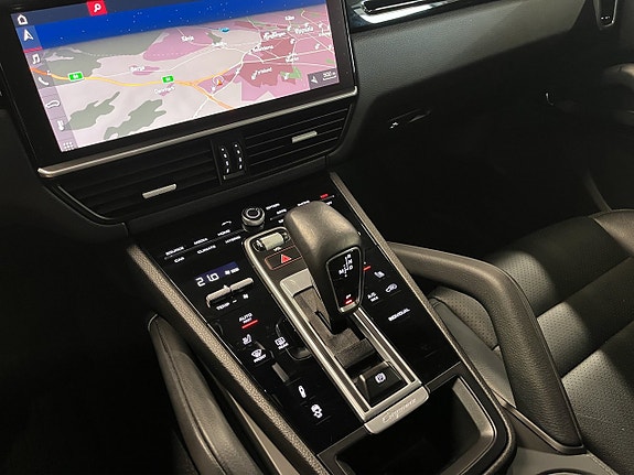 Porsche Cayenne 16 of 23