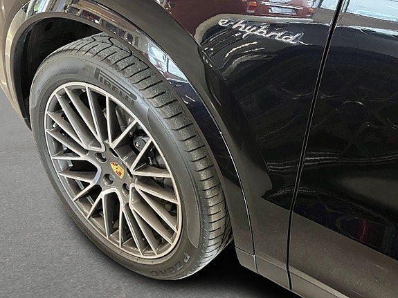 Porsche Cayenne 21 of 23