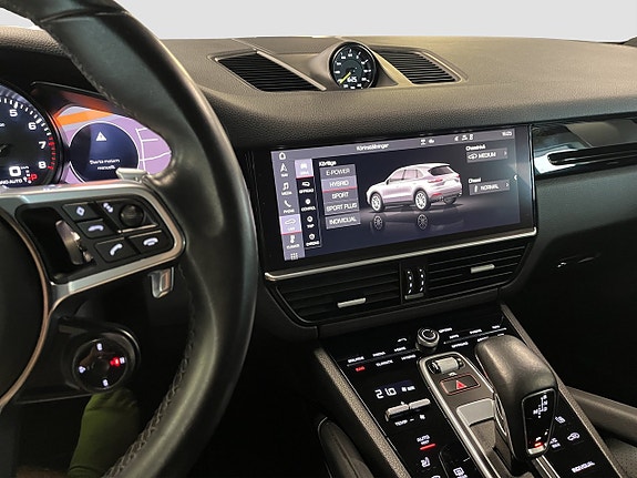 Porsche Cayenne 15 of 23