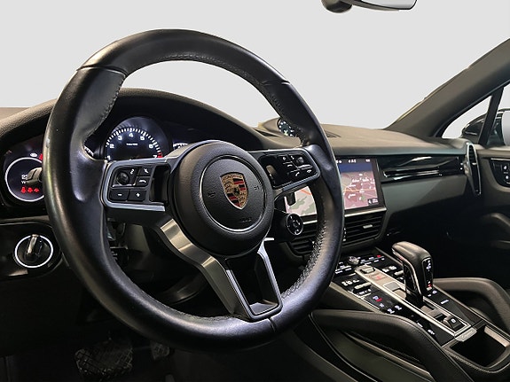Porsche Cayenne 10 of 23