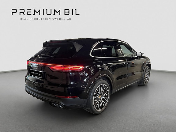 Porsche Cayenne 7 of 23