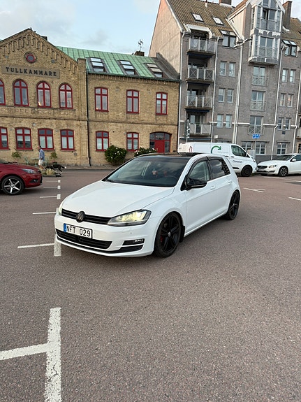Volkswagen Golf VII 5 of 8