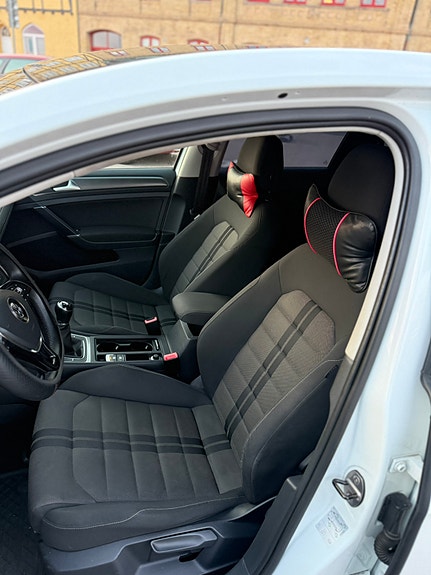 Volkswagen Golf VII 7 of 8