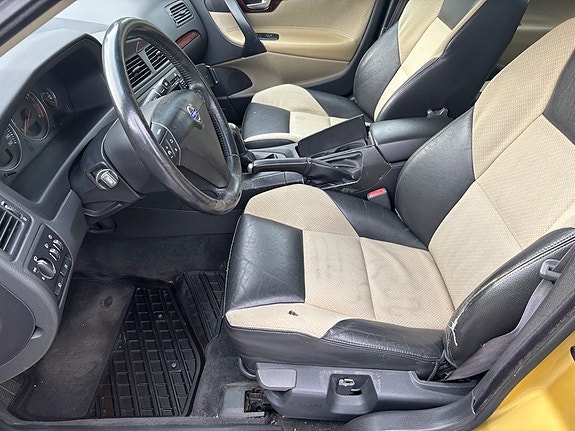 Volvo S60 13 of 20