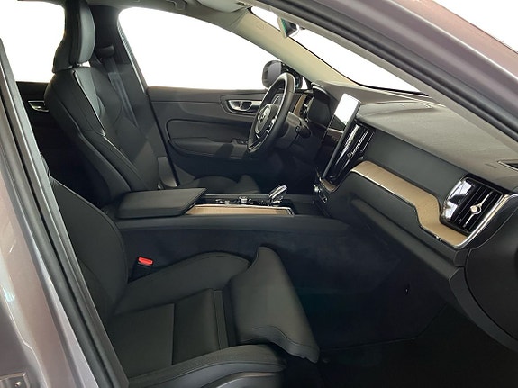 Volvo XC60 5 of 16
