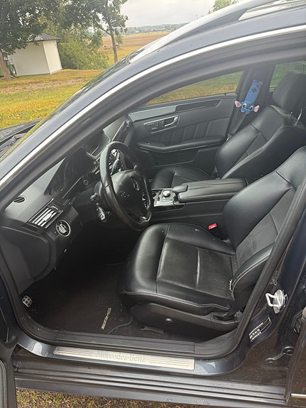 Mercedes-Benz E350 5 of 5