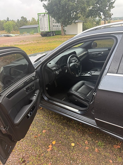 Mercedes-Benz E350 4 of 5