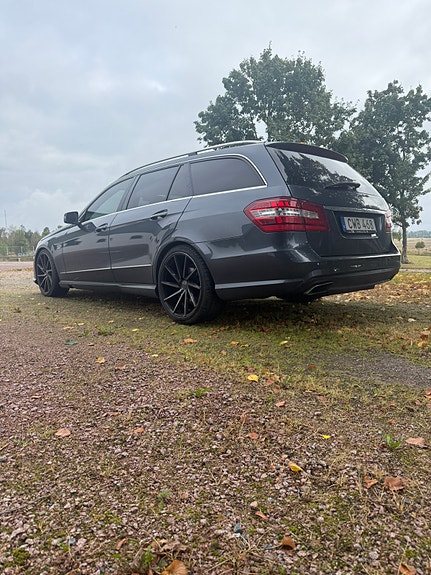 Mercedes-Benz E350 3 of 5