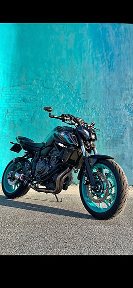 Yamaha MT-07 2 of 5
