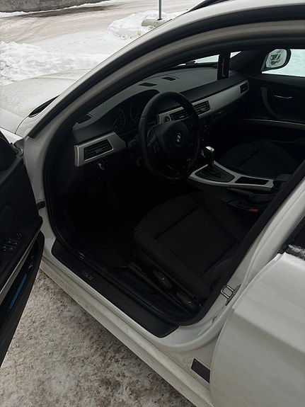 BMW 320d 4 of 4