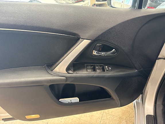 Toyota Avensis 9 of 24
