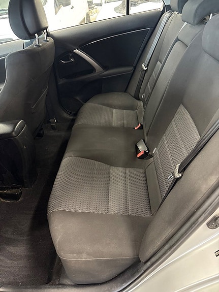 Toyota Avensis 12 of 24