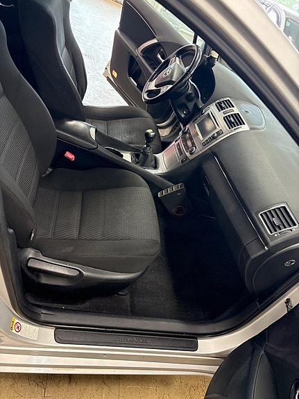 Toyota Avensis 13 of 24