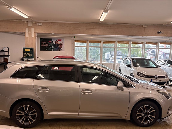 Toyota Avensis 3 of 24